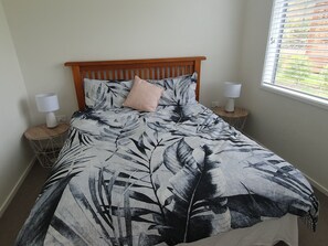 3 bedrooms, iron/ironing board, WiFi, bed sheets