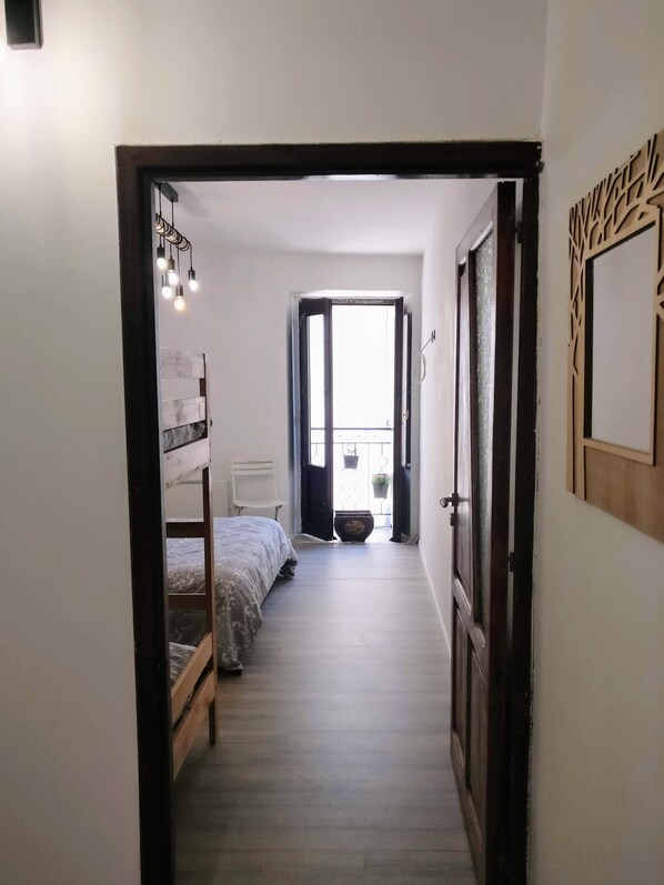 2 Schlafzimmer, Reisekinderbett, kostenloses WLAN, Bettwäsche