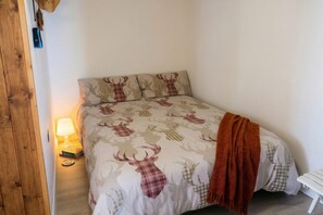 3 soverom, strykejern/-brett, reiseseng for barn og wi-fi (inkludert)