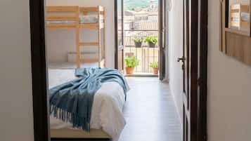 2 bedrooms, travel cot, free WiFi, bed sheets