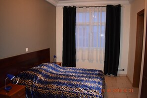 1 bedroom, bed sheets