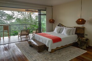 Cortinas blackout, tabla de planchar con plancha y wifi gratis 