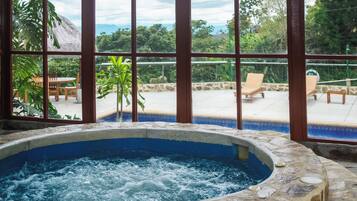 Bain à remous intérieur