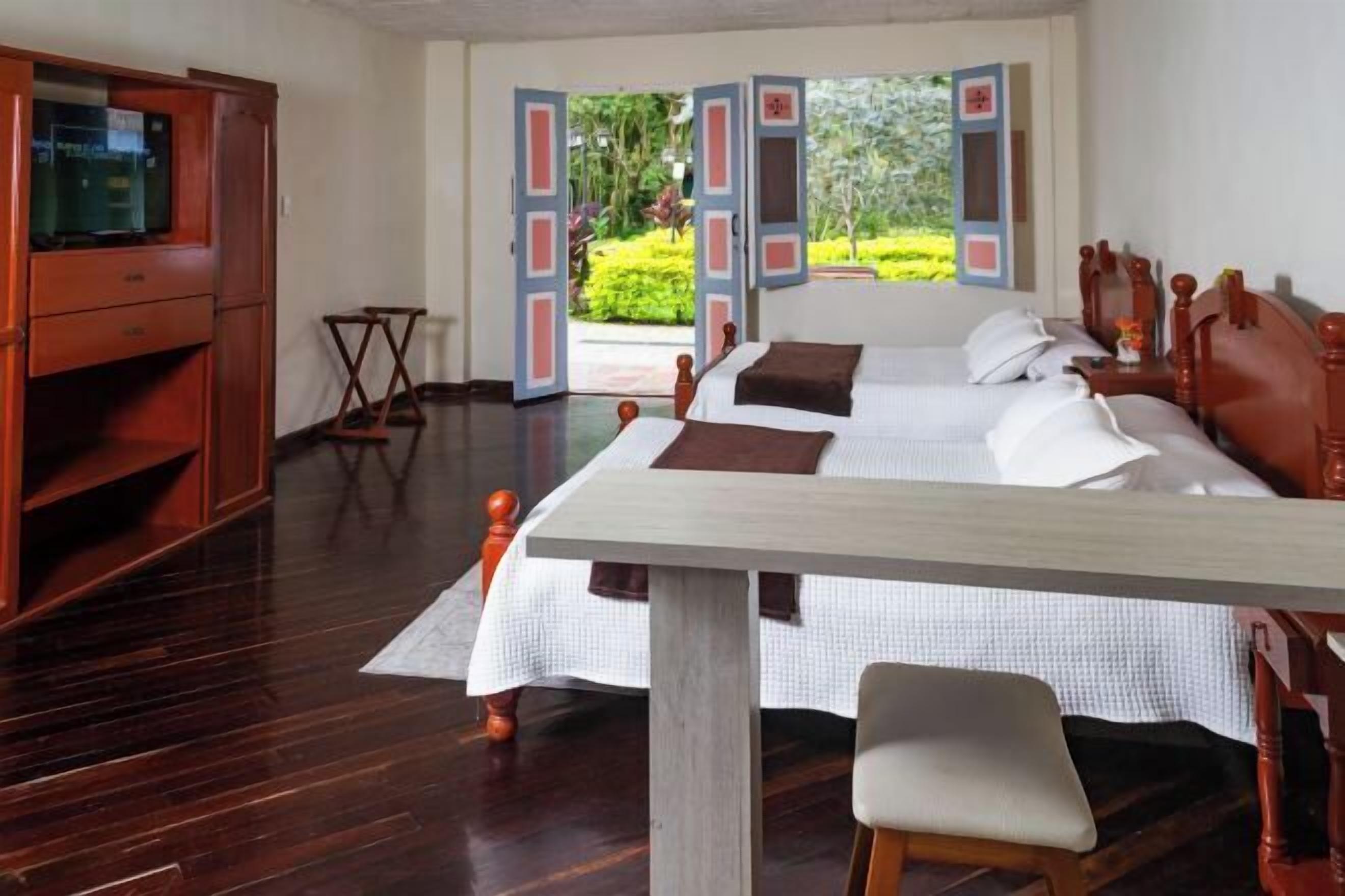 ผ้าม่านกันแสง, เตารีด/โต๊ะรีดผ้า, Wi-Fi ฟรี, ผ้าปูที่นอน