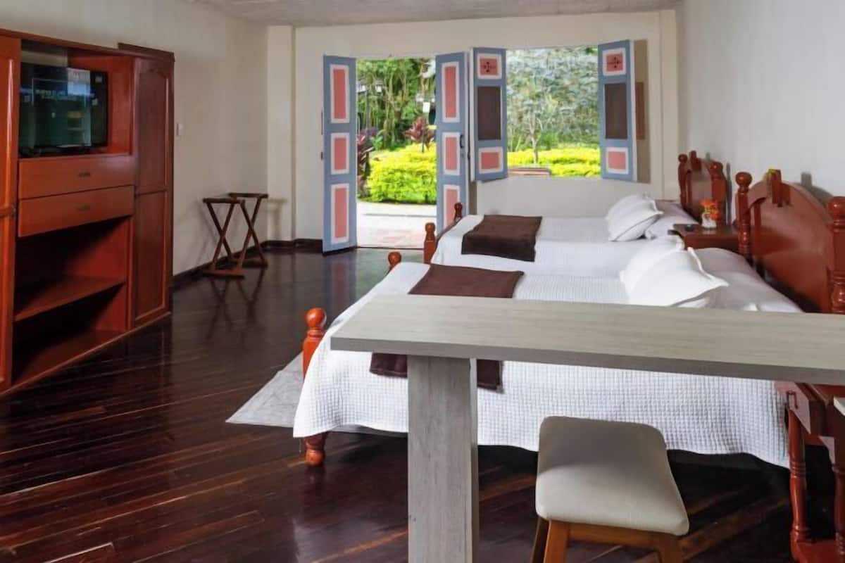 Verduisterende gordijnen, een strijkplank/strijkijzer, gratis wifi