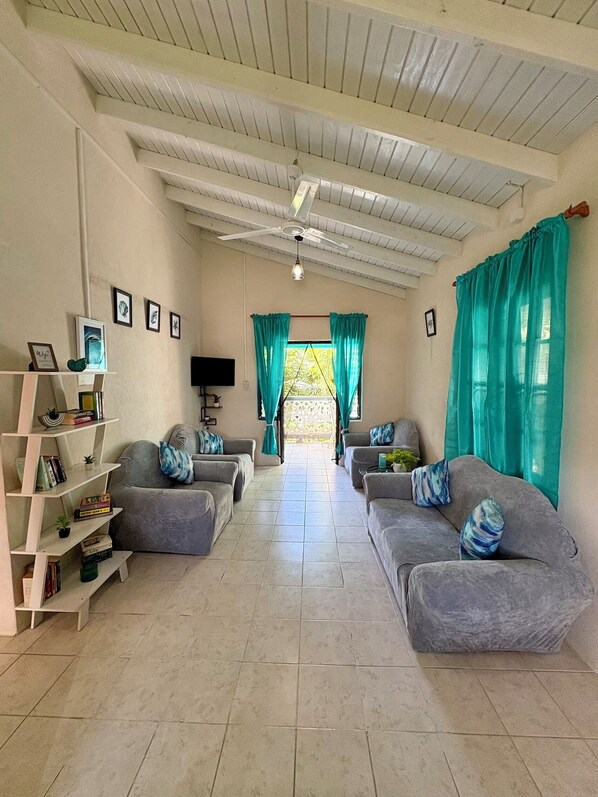 Smart TV, books - Comfy 2- bedroom apartment on Barbados' South Coast, near beach and attractions! (Oistins)