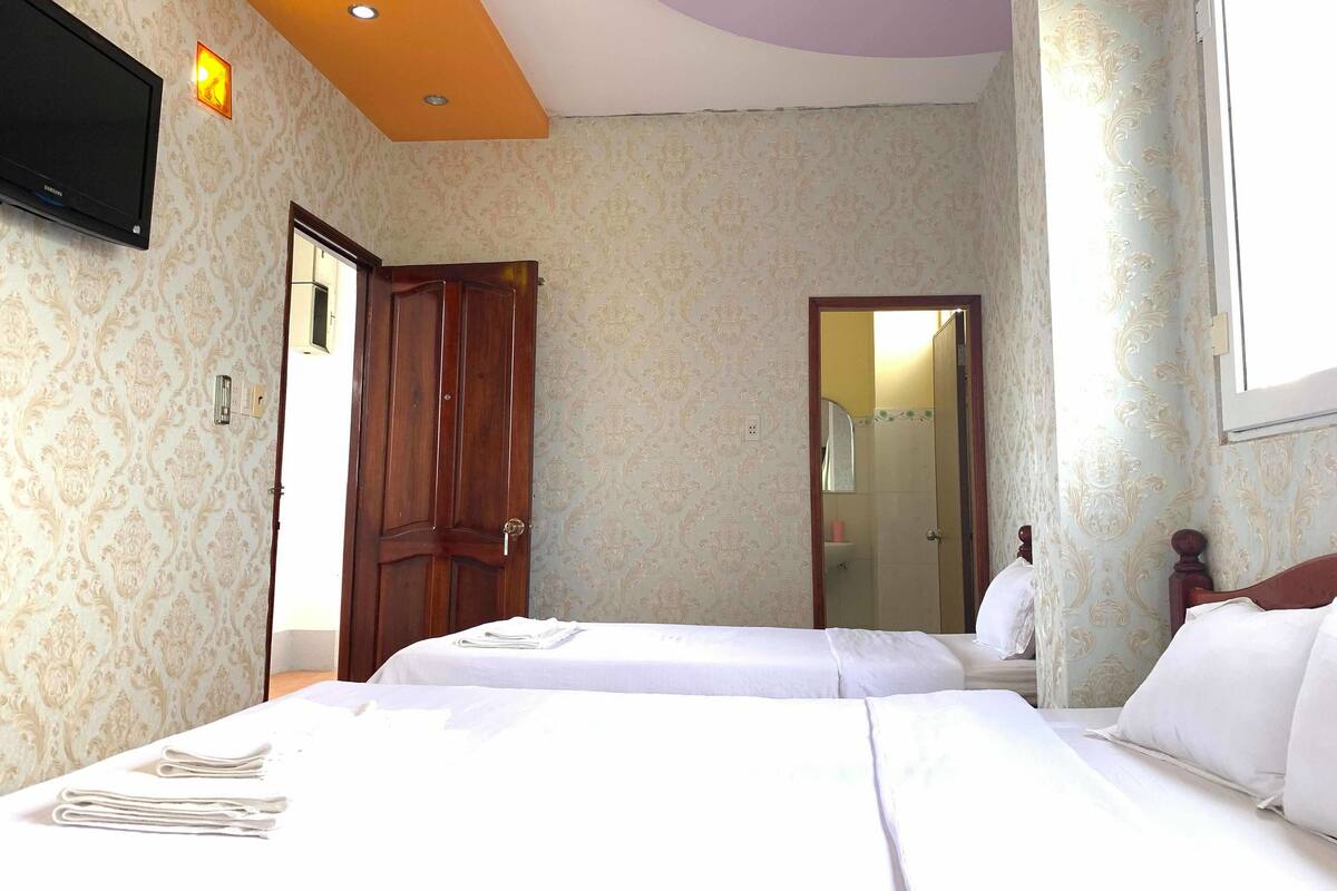 Kamar Triple, bathtub | Minibar, meja kerja, kedap suara, dan Wi-Fi gratis