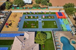 Sport court - The Playhouse Retreat (Scottsdale)