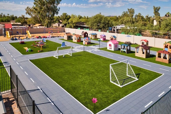 [Amenities] Mini soccer field among the kids playsets