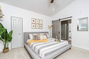 5 camere, biancheria da letto di alta qualità, una scrivania