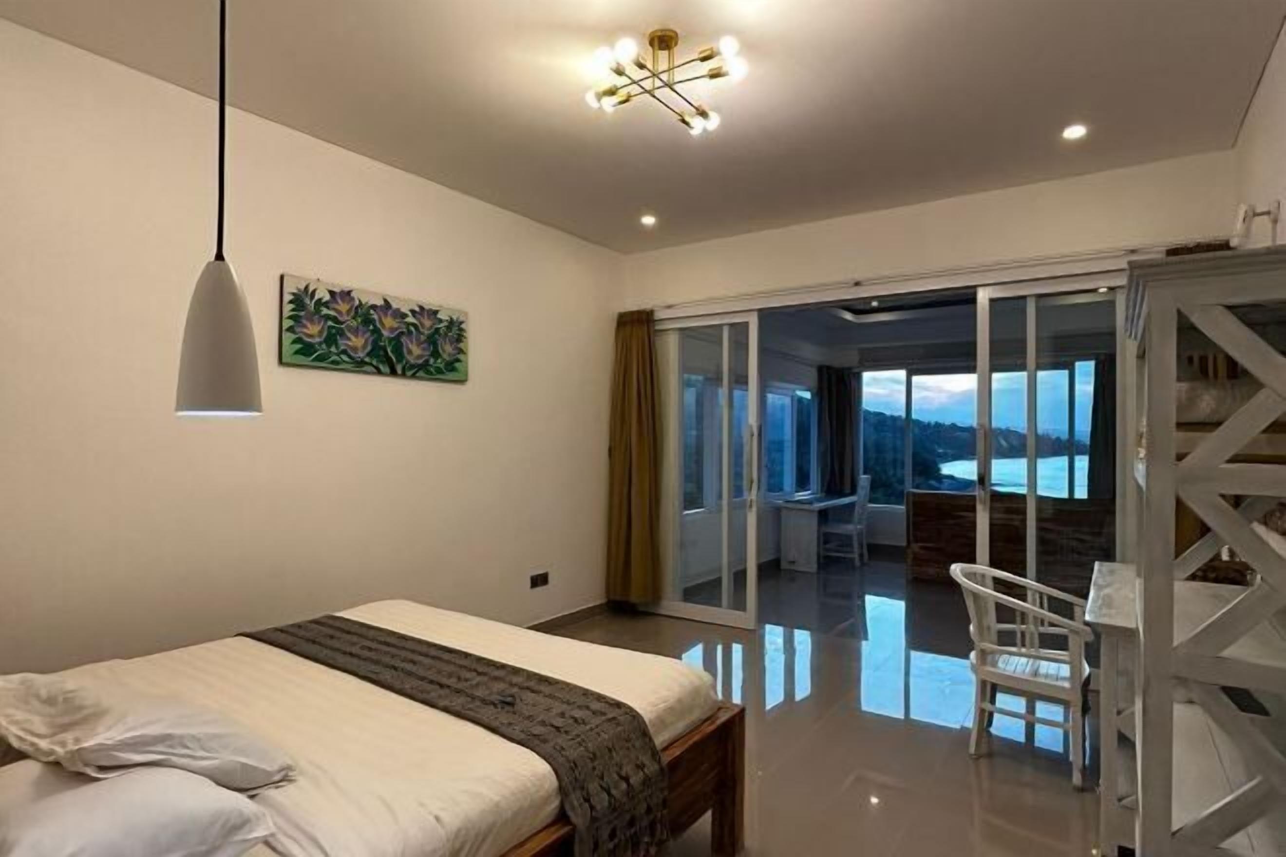 Didekorasi berbeda-beda dan dilengkapi dengan perabotan berbeda-beda