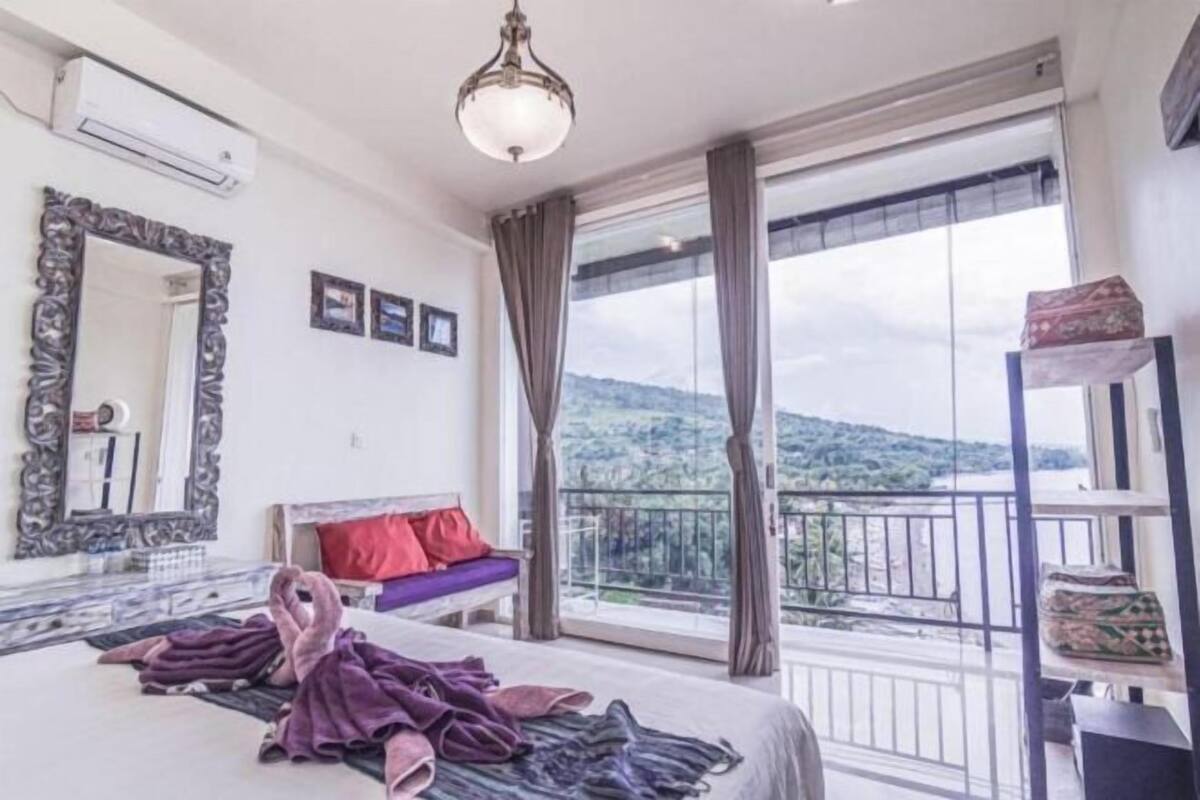 Individually decorated, individually furnished, laptop workspace