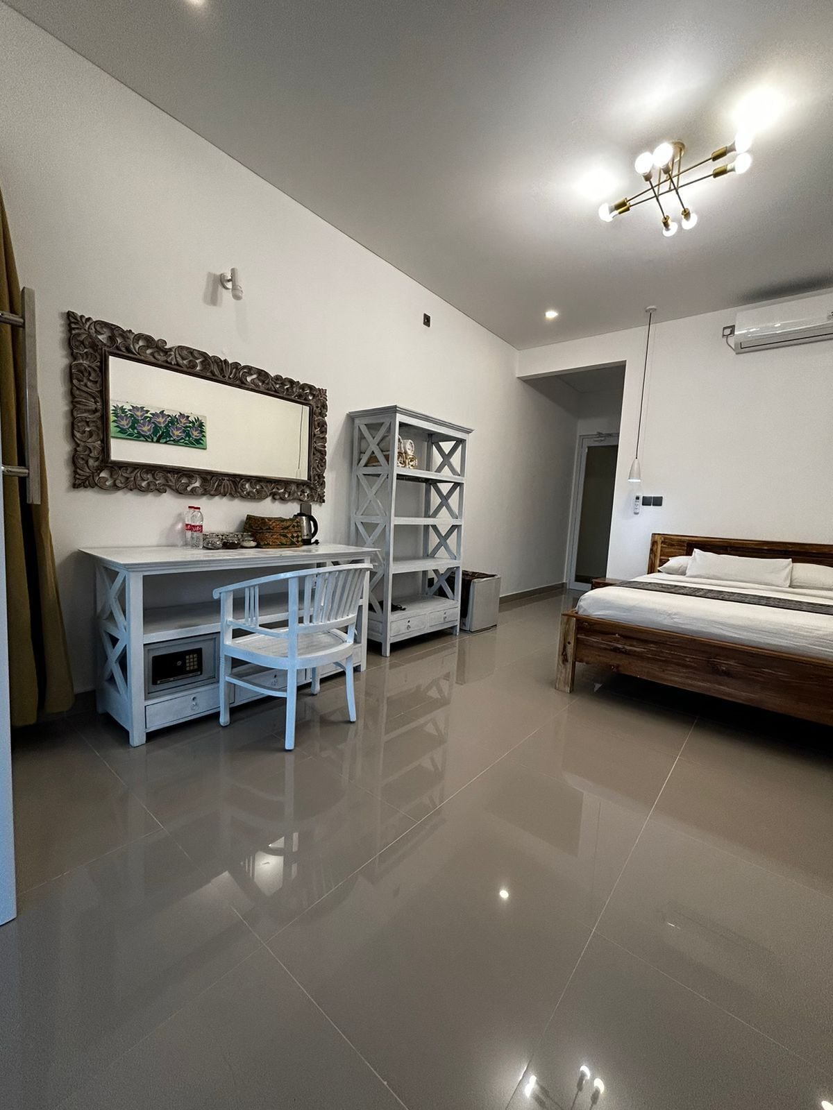 Didekorasi berbeda-beda dan dilengkapi dengan perabotan berbeda-beda