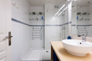 Shower, hair dryer, towels, toilet paper
