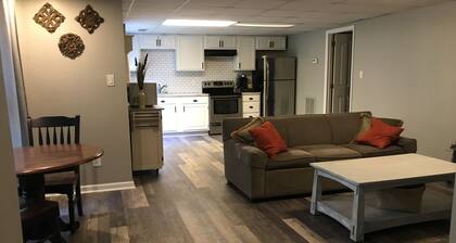 Tranquil Escape~Modern 1BD Suite on Greenway