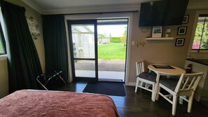 1 bedroom, iron/ironing board, free WiFi, bed sheets - Villa Retreat - secluded relaxation (Waitara)
