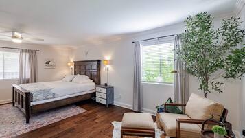 3 bedrooms, desk, iron/ironing board, free WiFi