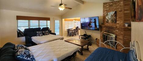 3 chambres, fer et planche à repasser, Wi-Fi, draps fournis