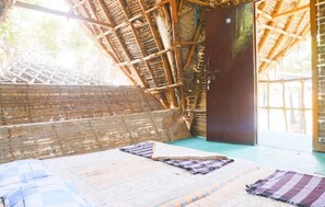 Habitación básica | Camas con efecto memoria, escritorio y insonorización