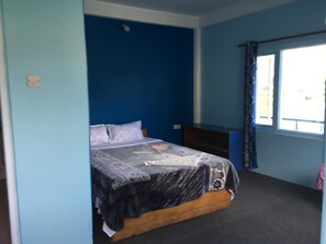 Desk, free WiFi - Tranquil Water Guest House Pokhara (Pokhara)