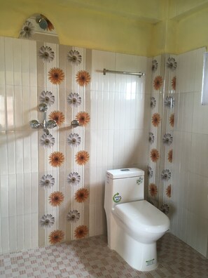 Bathroom - Tranquil Water Guest House Pokhara (Pokhara)