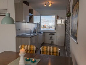 Unclassified image, 5 of 28, button