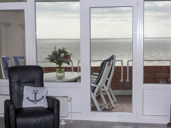 Unclassified image, 1 of 28, button