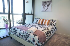 Comfort Apartment, 2 Bedrooms | 2 bedrooms, laptop workspace, iron/ironing board, free WiFi - Melbourne Apt 2Br 2Bath Wifi South Yarra (South Yarra)