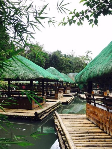 Kamayan sa Palaisdaan Hotel and Resort