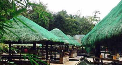 Kamayan sa Palaisdaan Hotel and Resort