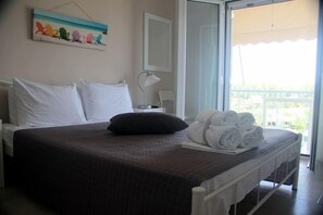 Basic Double or Twin Room | Soundproofing, free WiFi, bed sheets - Giota Rooms (Pineios)