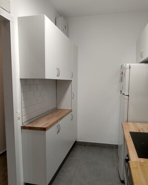 Microwave, oven, stovetop, coffee/tea maker