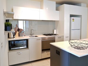 Fridge, microwave, oven, stovetop