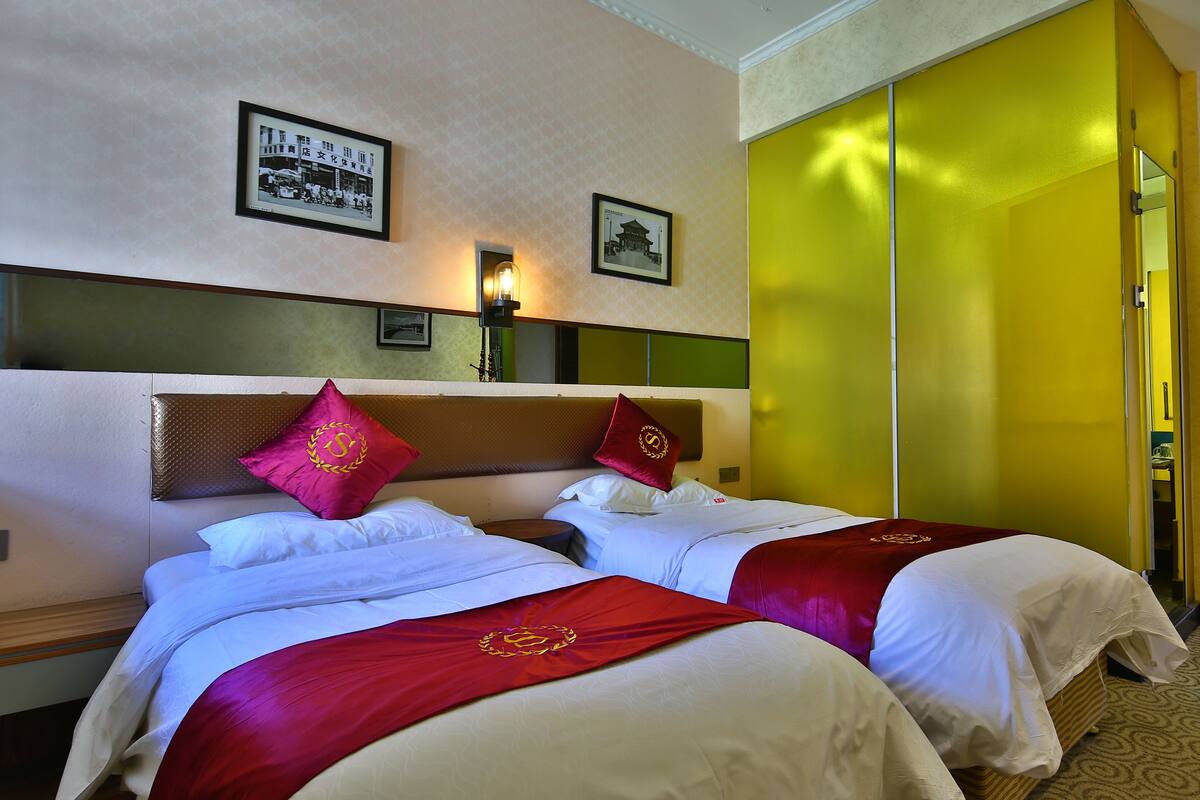 Free WiFi, bed sheets