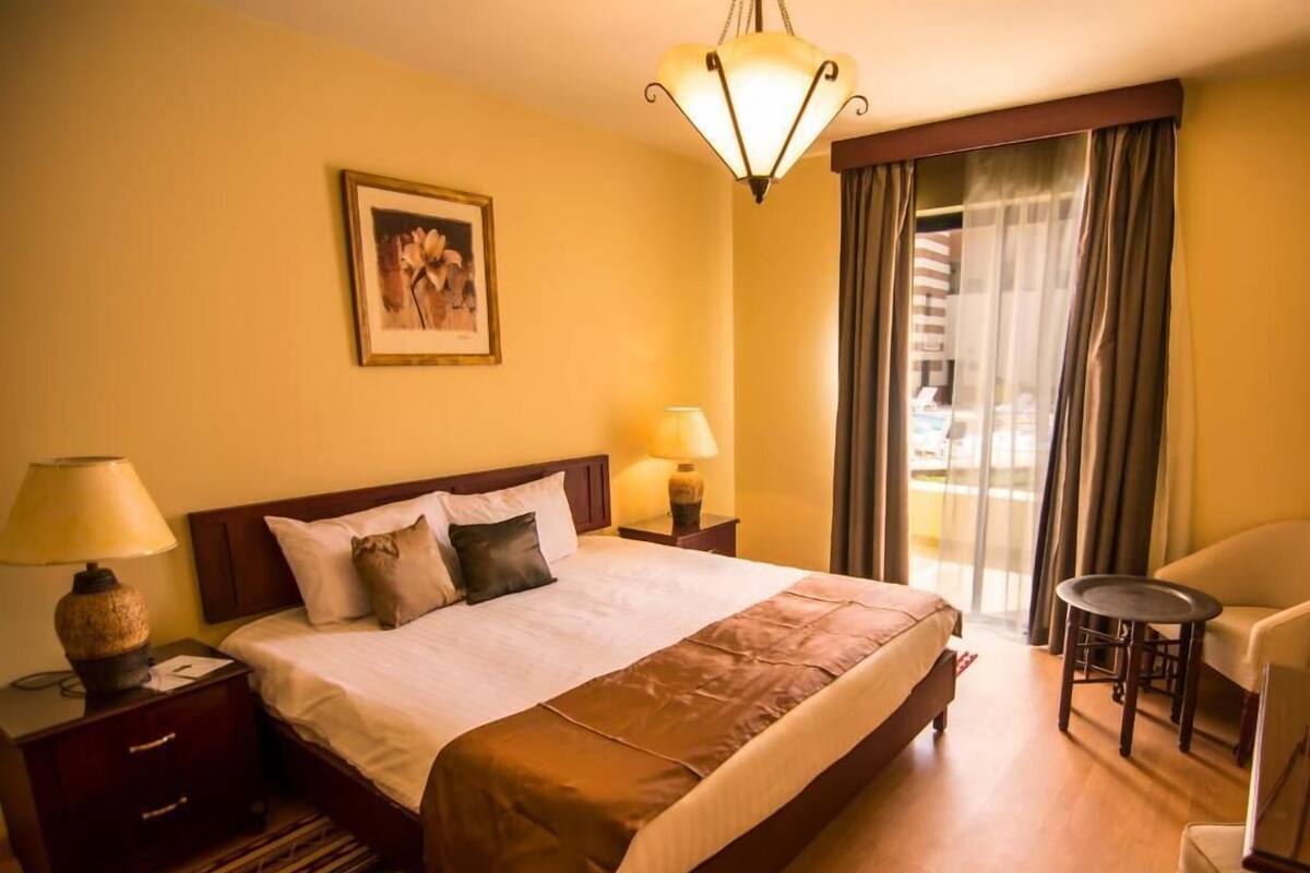 Superior-Suite, 1 Schlafzimmer, Poolblick | Zimmersafe, Bügeleisen/Bügelbrett, Bettwäsche