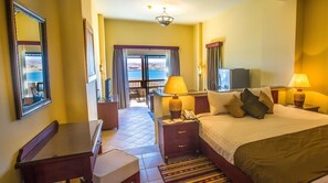 Studiosuite – junior, 1 kingsize-seng, utsikt mot lagune | Safe på rommet, strykejern/-brett og sengetøy