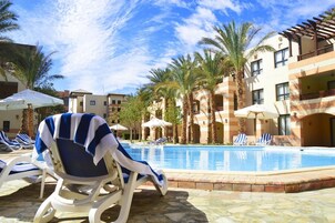 Hồ bơi ngoài trời 