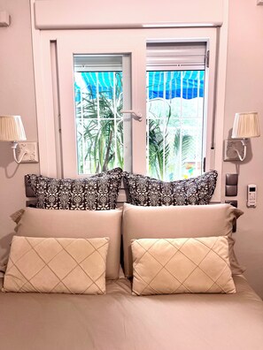 2 bedrooms, desk, iron/ironing board, free WiFi - Apartment with large garden terrace near the center (Sevilla)