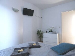 1 bedroom, iron/ironing board, travel cot, free WiFi - 2-star Meublé de tourisme in the heart of Trouville sur mer. (Trouville-sur-Mer)