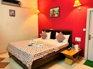 Deluxe-Doppel- oder -Zweibettzimmer | Zimmersafe, individuell dekoriert, Schreibtisch