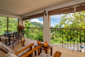 Perhetalo (Authurium) | Terassi/patio