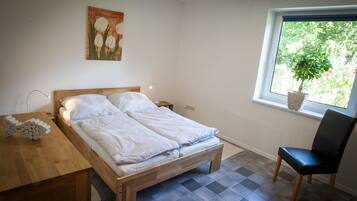 2 Schlafzimmer, Reisekinderbett, kostenloses WLAN, Bettwäsche