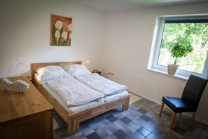 2 Schlafzimmer, Reisekinderbett, kostenloses WLAN, Bettwäsche
