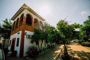 Esterni