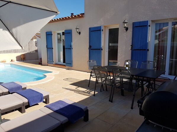 حمّام سباحة خارجي