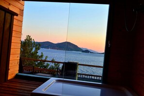 Panoramic Bungalow, Sea View | Bathroom | Hair dryer, slippers, towels, soap - Metto Bozburun (Marmaris)