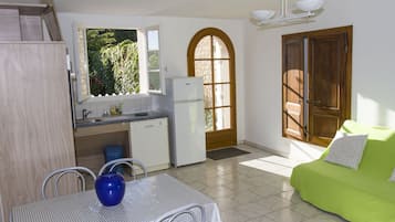 Family Apartment | Private kitchenette | Fridge, microwave, high chair
