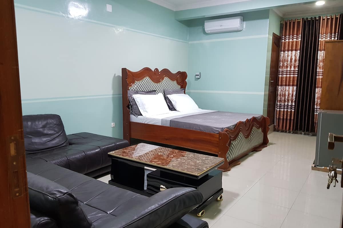 luxury room | frette italian sheets, premium bedding, desk, laptop workspace