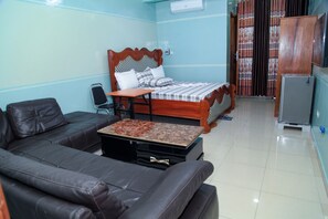 Luksusrom | Italienske Frette-laken, sengetøy av topp kvalitet og skrivebord