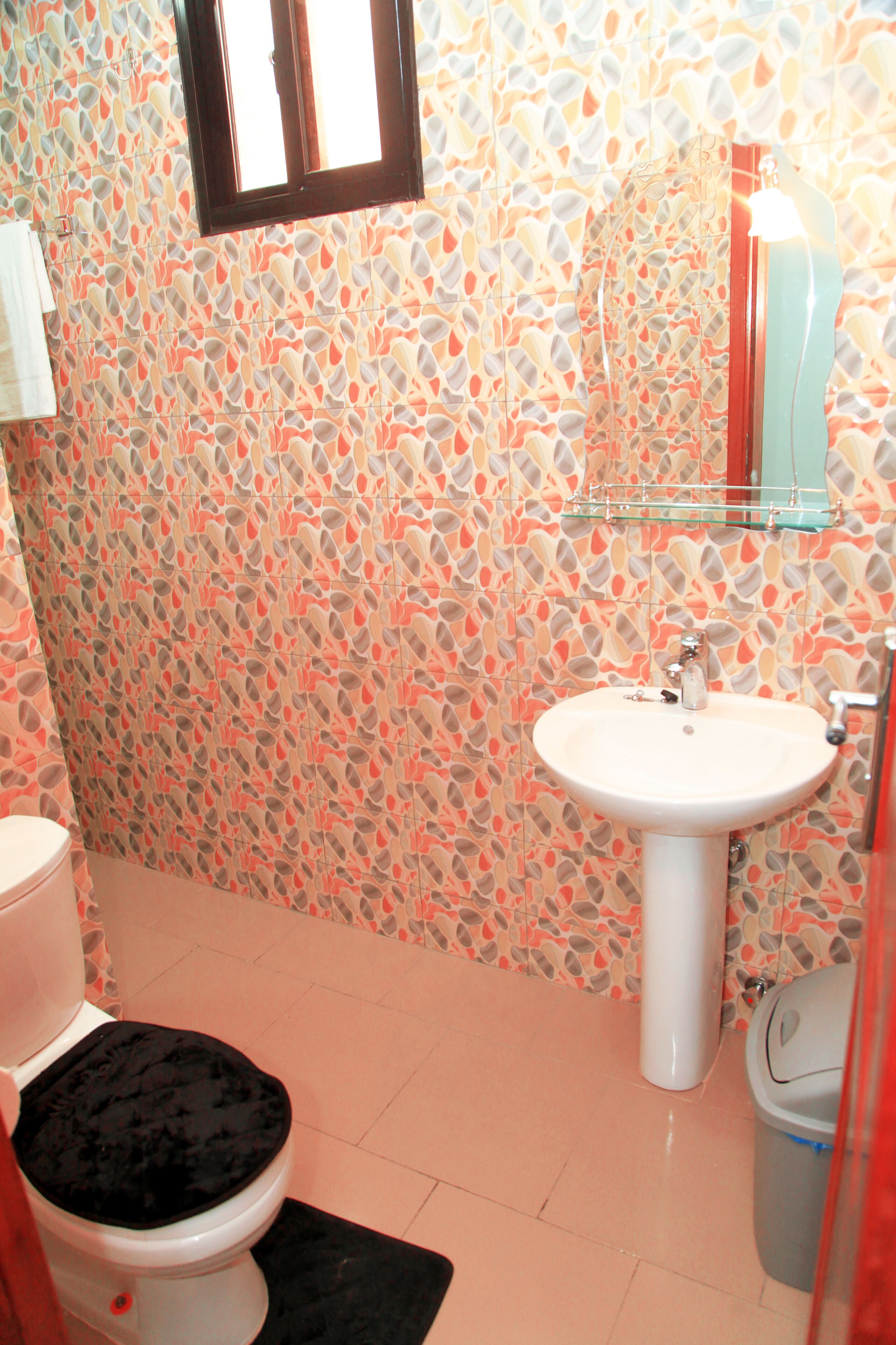 standard room, 1 bedroom, non smoking, city view | bathroom | shower, rainfall showerhead, free toiletries, bathrobes